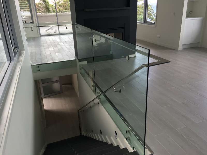 Internal Frameless Glass.